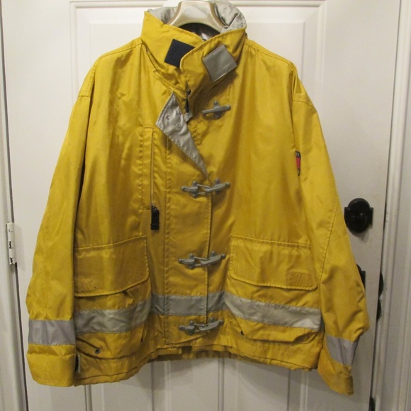 Vintage Tommy Hilfiger yellow Sailing jacket with Foldable hoodie Sz M